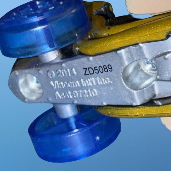 2014 Viacom Teenage Mutant Ninja Turtles TMNT Leonardo 2.5" Diecast Car A21 - Picture 8 of 9